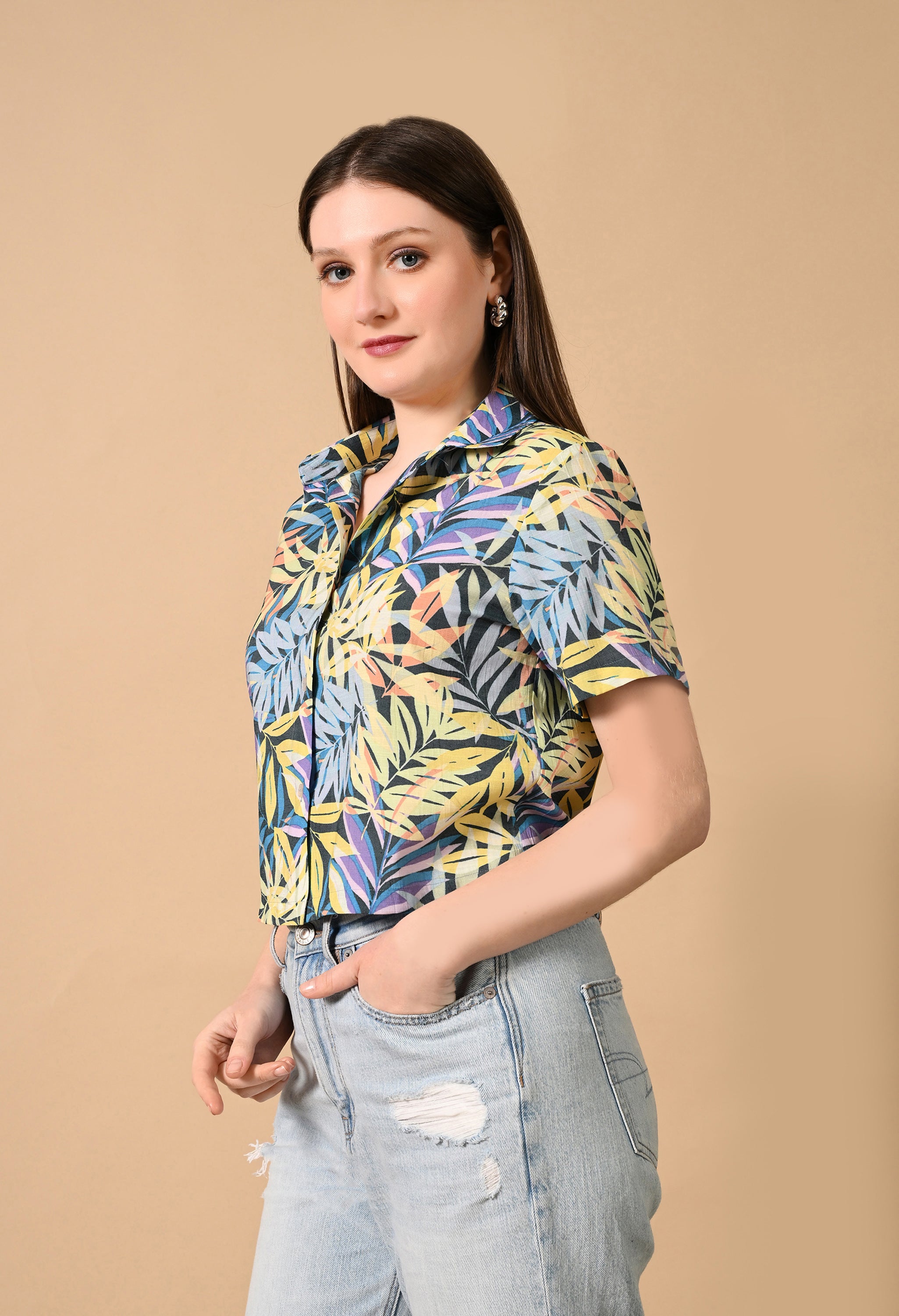 FLORAL V-NECK SHIRT