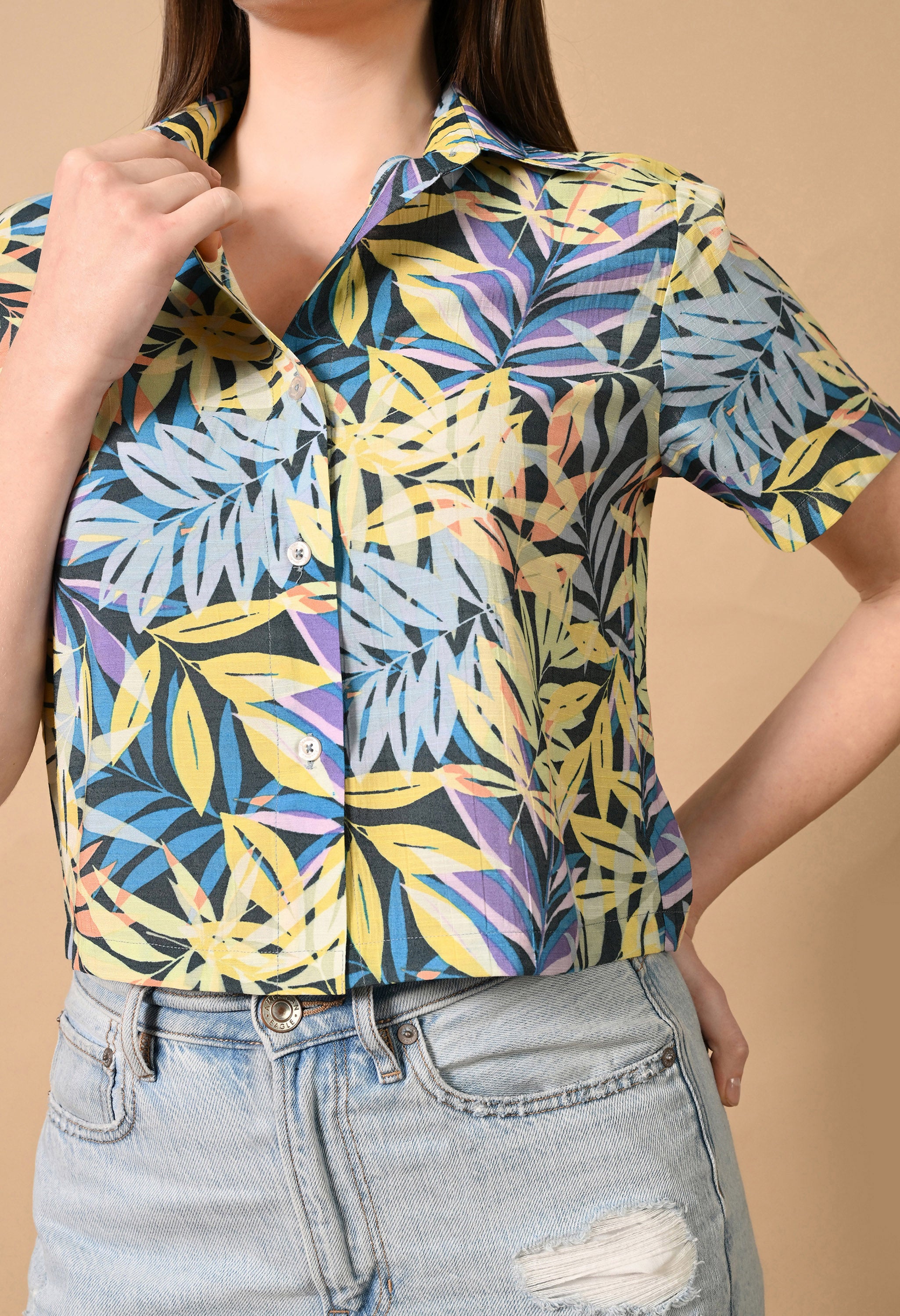 FLORAL V-NECK SHIRT